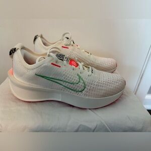 Nike Women's Interact Run